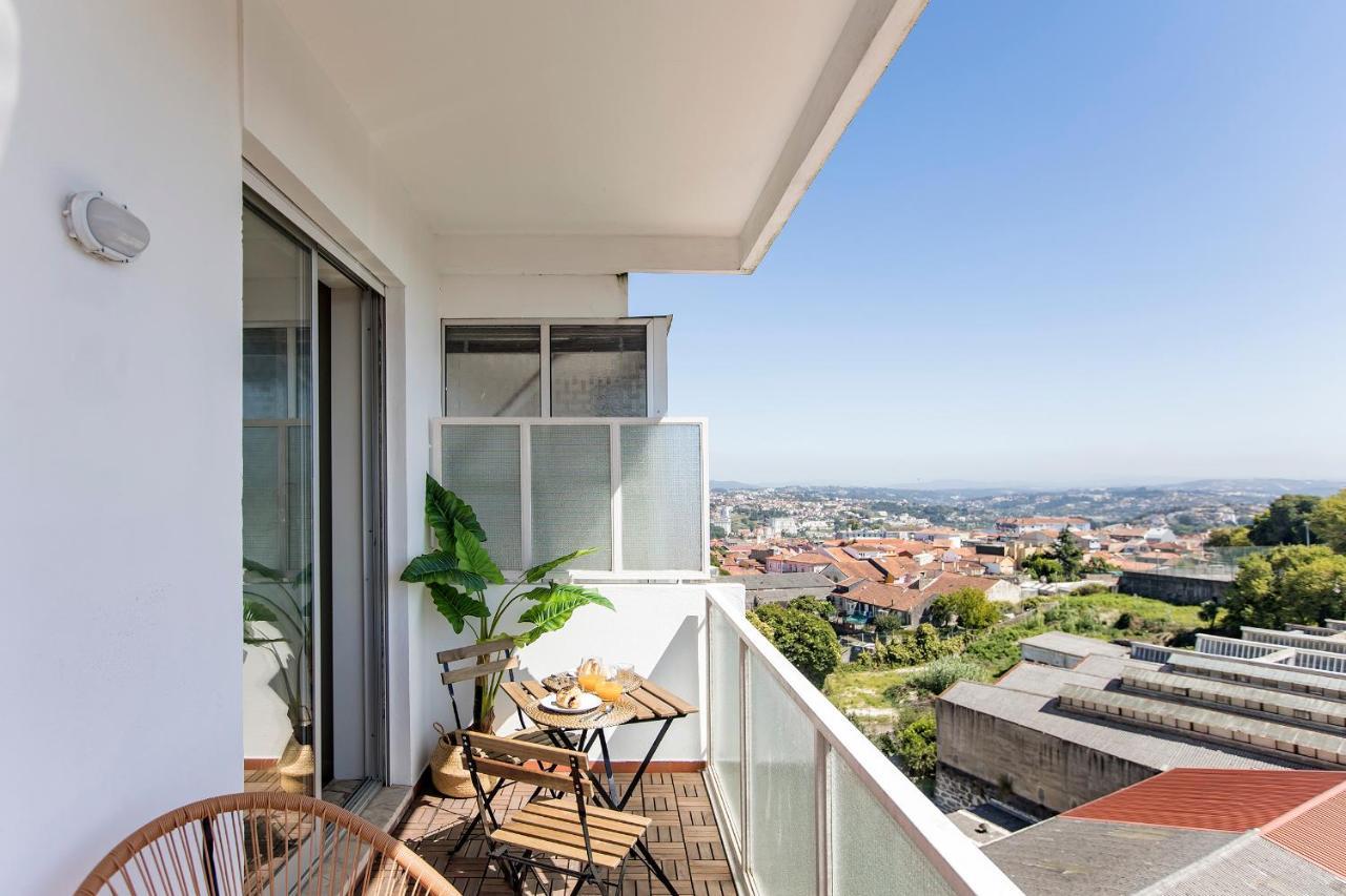 Elegant Studio W/ Ac & Balcony By Lovelystay Porto Buitenkant foto