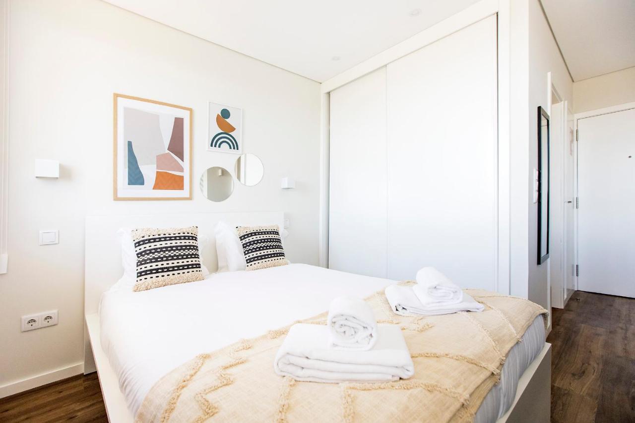 Elegant Studio W/ Ac & Balcony By Lovelystay Porto Buitenkant foto