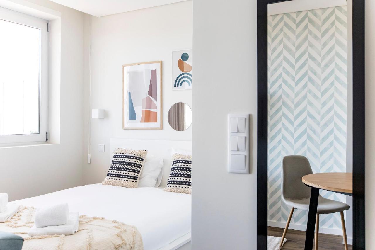 Elegant Studio W/ Ac & Balcony By Lovelystay Porto Buitenkant foto