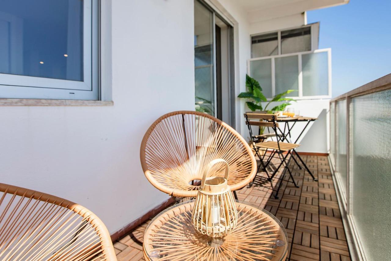 Elegant Studio W/ Ac & Balcony By Lovelystay Porto Buitenkant foto