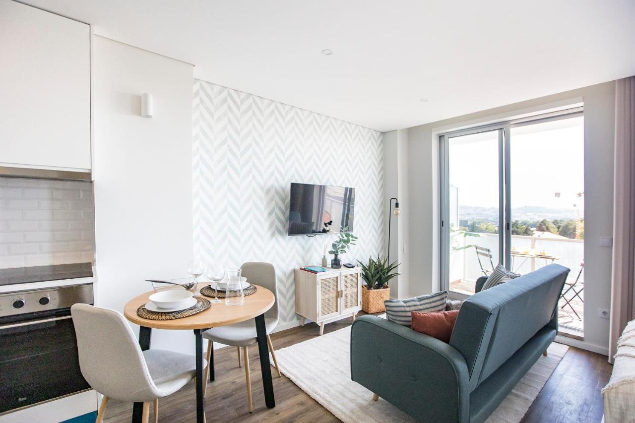 Elegant Studio W/ Ac & Balcony By Lovelystay Porto Buitenkant foto