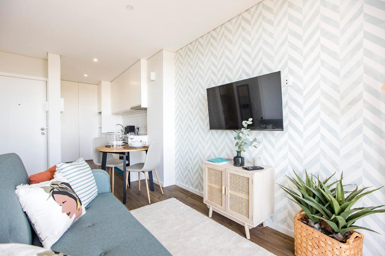 Elegant Studio W/ Ac & Balcony By Lovelystay Porto Buitenkant foto