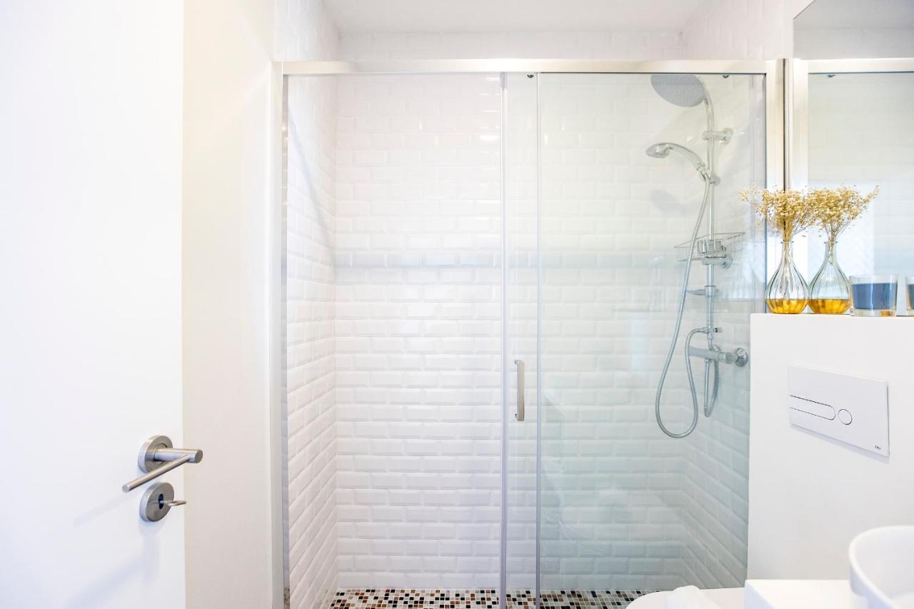 Elegant Studio W/ Ac & Balcony By Lovelystay Porto Buitenkant foto