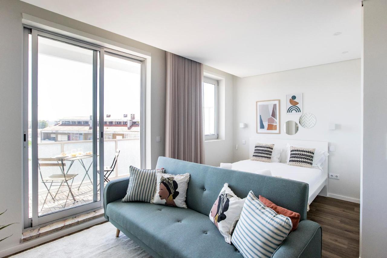 Elegant Studio W/ Ac & Balcony By Lovelystay Porto Buitenkant foto